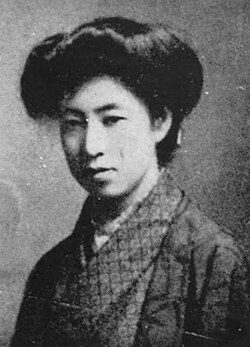 青鞜社发起人平塚雷鸟的黑白肖像